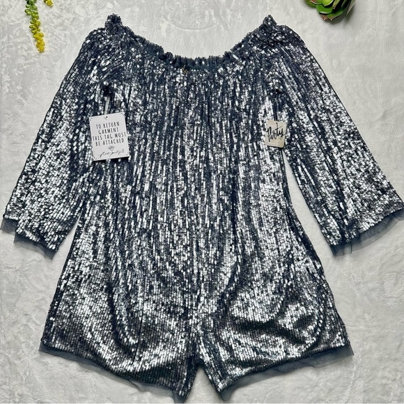 Free People Emilia Sequin Off Shoulder Romper in  Gunmetal Silver NWT Small - Picture 15 of 16